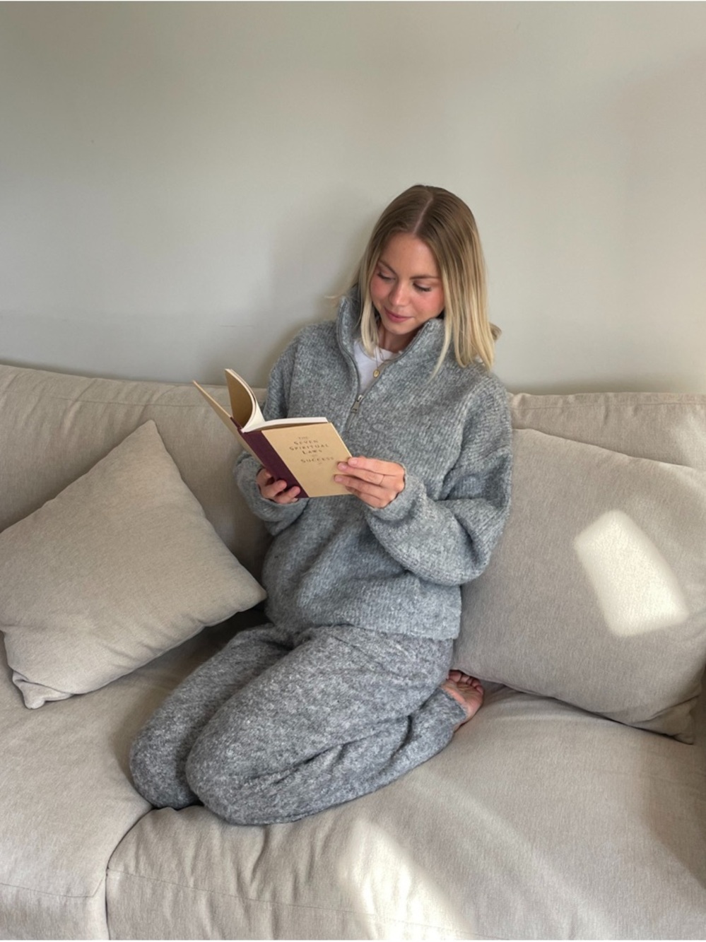 Cozy Women's Gray Knit Pantsuit Set